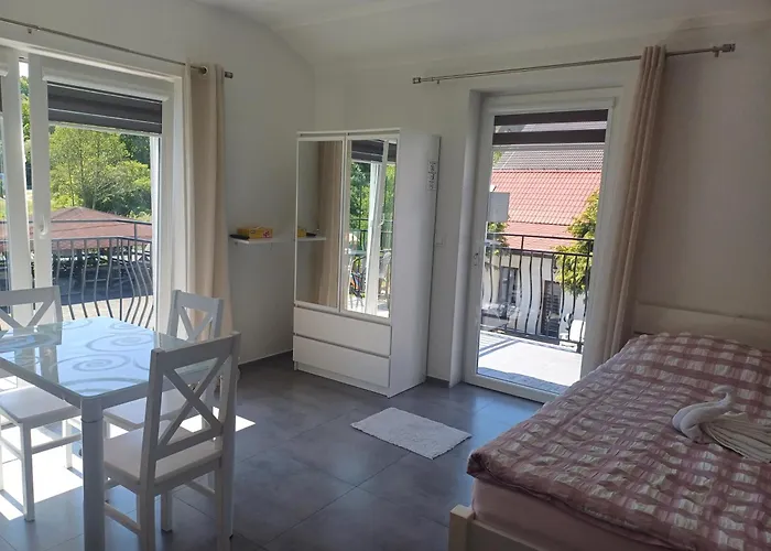 Gosciniec Solan 여관 Jeleniow